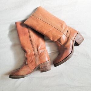 Western style cowboy cowgirl boots